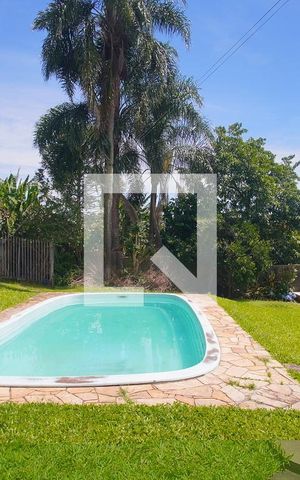 Casa à venda com 300m², 4 quartos e 3 vagas Casa à venda com 300m², 4 quartos e 3 vagasPiscina