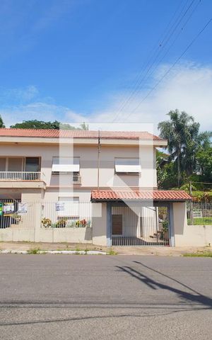 Casa à venda com 300m², 4 quartos e 3 vagas Casa à venda com 300m², 4 quartos e 3 vagasFachada