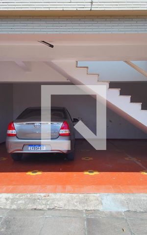 Casa à venda com 300m², 4 quartos e 3 vagas Casa à venda com 300m², 4 quartos e 3 vagasChurrasqueira