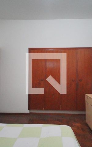 Casa à venda com 300m², 4 quartos e 3 vagas Casa à venda com 300m², 4 quartos e 3 vagasQuarto 4