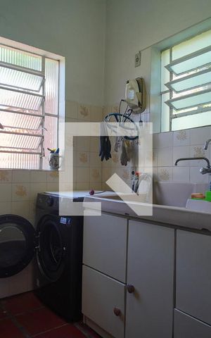 Casa à venda com 300m², 4 quartos e 3 vagas Casa à venda com 300m², 4 quartos e 3 vagasÁrea de Serviço