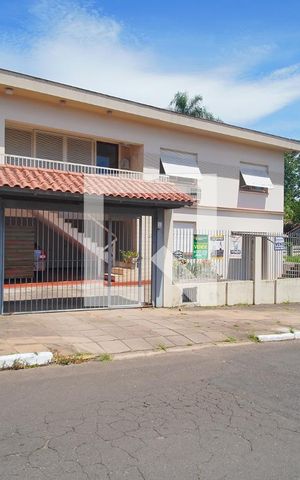 Casa à venda com 300m², 4 quartos e 3 vagas Casa à venda com 300m², 4 quartos e 3 vagasFachada