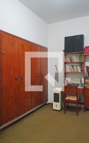 Casa à venda com 300m², 4 quartos e 3 vagas Casa à venda com 300m², 4 quartos e 3 vagasQuarto 1