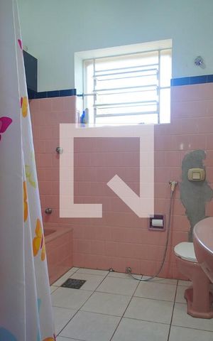 Casa à venda com 300m², 4 quartos e 3 vagas Casa à venda com 300m², 4 quartos e 3 vagasBanheiro