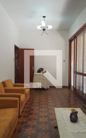 Casa à venda com 300m², 4 quartos e 3 vagas Casa à venda com 300m², 4 quartos e 3 vagassala