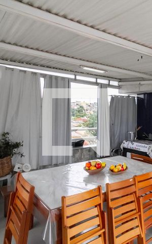 Casa à venda com 232m², 3 quartos e 3 vagas Casa à venda com 232m², 3 quartos e 3 vagasTerraço
