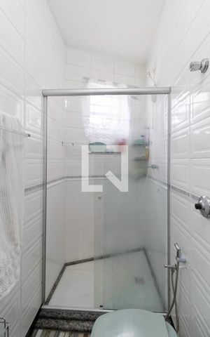 Casa à venda com 232m², 3 quartos e 3 vagas Casa à venda com 232m², 3 quartos e 3 vagasBanheiro da suíte