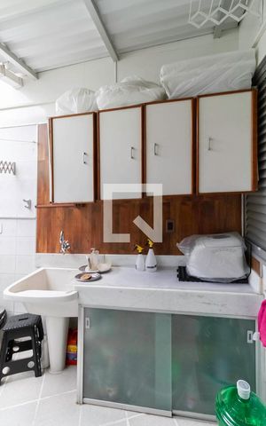 Casa à venda com 232m², 3 quartos e 3 vagas Casa à venda com 232m², 3 quartos e 3 vagasÁrea de serviço