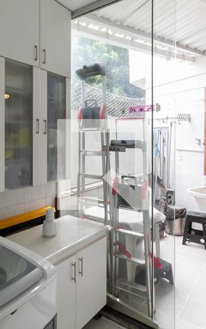 Casa à venda com 232m², 3 quartos e 3 vagas Casa à venda com 232m², 3 quartos e 3 vagasÁrea de serviço