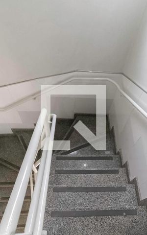 Casa à venda com 232m², 3 quartos e 3 vagas Casa à venda com 232m², 3 quartos e 3 vagasEscada