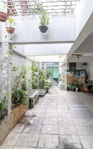 Casa à venda com 232m², 3 quartos e 3 vagas Casa à venda com 232m², 3 quartos e 3 vagasEntrada