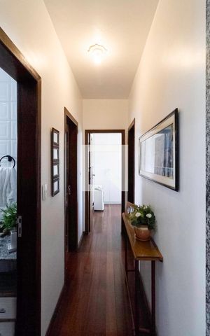 Casa à venda com 232m², 3 quartos e 3 vagas Casa à venda com 232m², 3 quartos e 3 vagasCorredor