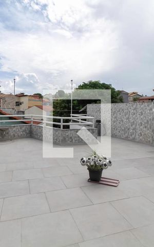 Casa à venda com 232m², 3 quartos e 3 vagas Casa à venda com 232m², 3 quartos e 3 vagasTerraço
