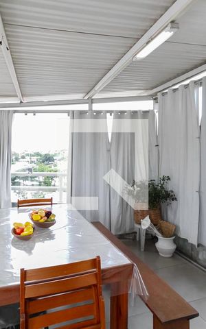 Casa à venda com 232m², 3 quartos e 3 vagas Casa à venda com 232m², 3 quartos e 3 vagasTerraço