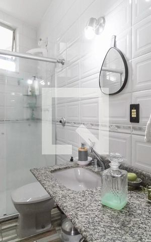 Casa à venda com 232m², 3 quartos e 3 vagas Casa à venda com 232m², 3 quartos e 3 vagasBanheiro social