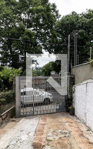 Casa à venda com 504m², 3 quartos e 5 vagas Casa à venda com 504m², 3 quartos e 5 vagasGaragem