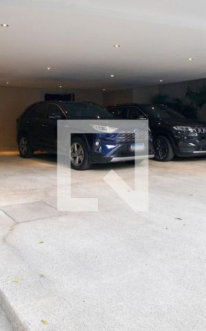 Casa à venda com 640m², 6 quartos e 6 vagas Casa à venda com 640m², 6 quartos e 6 vagasGaragem