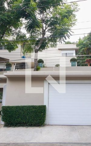 Casa à venda com 640m², 6 quartos e 6 vagas Casa à venda com 640m², 6 quartos e 6 vagasFachada