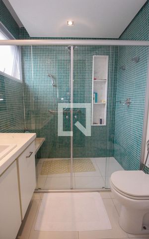 Casa à venda com 640m², 6 quartos e 6 vagasBanheiro da Suíte 2