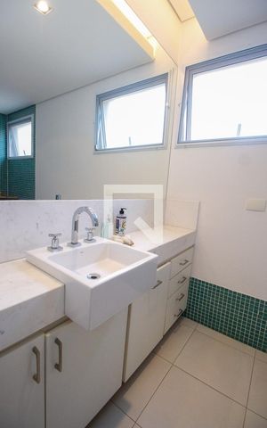 Casa à venda com 640m², 6 quartos e 6 vagasBanheiro da Suíte 6
