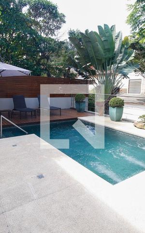 Casa à venda com 640m², 6 quartos e 6 vagasPiscina