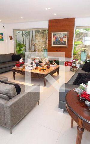 Casa à venda com 640m², 6 quartos e 6 vagasSala 1