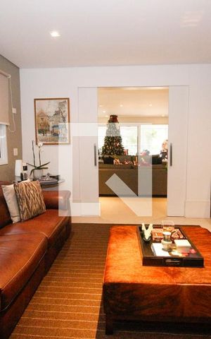 Casa à venda com 640m², 6 quartos e 6 vagasSala de TV