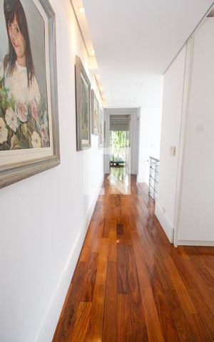 Casa à venda com 640m², 6 quartos e 6 vagasCorredor