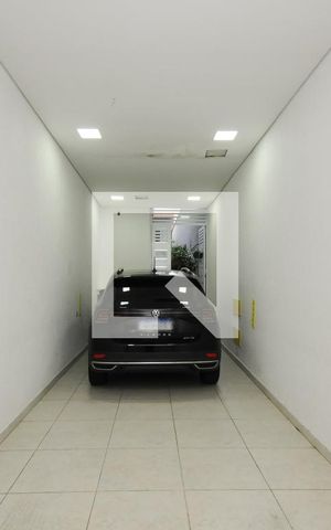 Casa à venda com 565m², 4 quartos e 2 vagas Casa à venda com 565m², 4 quartos e 2 vagasGaragem
