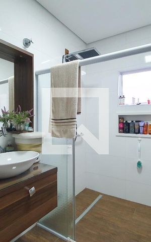 Casa à venda com 565m², 4 quartos e 2 vagas Casa à venda com 565m², 4 quartos e 2 vagasBanheiro da Suíte 3