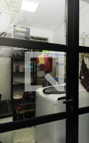 Casa à venda com 565m², 4 quartos e 2 vagas Casa à venda com 565m², 4 quartos e 2 vagasÁrea de Serviço