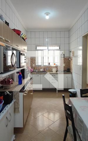 Casa à venda com 190m², 3 quartos e 5 vagas Casa à venda com 190m², 3 quartos e 5 vagasCozinha