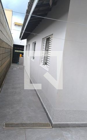 Casa para alugar com 68m², 3 quartos e 2 vagas Casa para alugar com 68m², 3 quartos e 2 vagasÁrea Externa
