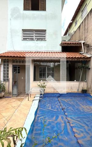Casa à venda com 270m², 3 quartos e 2 vagas Casa à venda com 270m², 3 quartos e 2 vagasPiscina