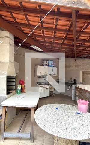 Casa à venda com 270m², 3 quartos e 2 vagas Casa à venda com 270m², 3 quartos e 2 vagasChurrasqueira