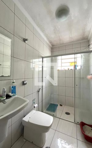 Casa à venda com 270m², 3 quartos e 2 vagas Casa à venda com 270m², 3 quartos e 2 vagasBanheiro