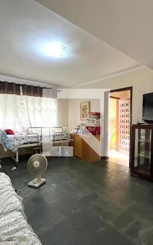 Casa à venda com 270m², 3 quartos e 2 vagas Casa à venda com 270m², 3 quartos e 2 vagasSala