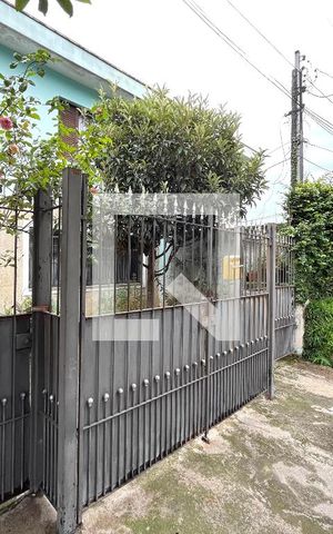 Casa à venda com 270m², 3 quartos e 2 vagas Casa à venda com 270m², 3 quartos e 2 vagasFachada