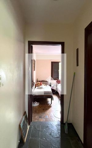Casa à venda com 270m², 3 quartos e 2 vagas Casa à venda com 270m², 3 quartos e 2 vagasCorredor