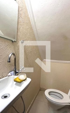 Casa à venda com 270m², 3 quartos e 2 vagas Casa à venda com 270m², 3 quartos e 2 vagasLavabo