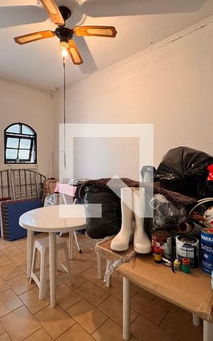 Casa à venda com 219m², 4 quartos e 4 vagas Casa à venda com 219m², 4 quartos e 4 vagasQuarto de Serviço