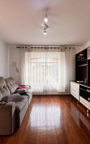 Casa à venda com 219m², 4 quartos e 4 vagas Casa à venda com 219m², 4 quartos e 4 vagasSala