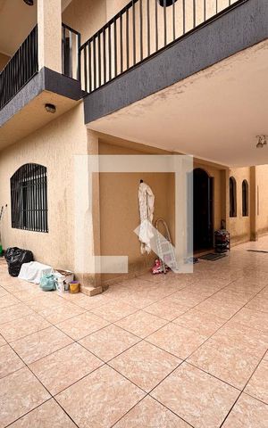 Casa à venda com 219m², 4 quartos e 4 vagas Casa à venda com 219m², 4 quartos e 4 vagasGaragem