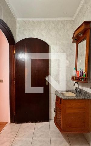 Casa à venda com 219m², 4 quartos e 4 vagas Casa à venda com 219m², 4 quartos e 4 vagasBanheiro de serviço