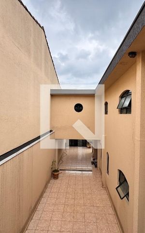 Casa à venda com 219m², 4 quartos e 4 vagas Casa à venda com 219m², 4 quartos e 4 vagasVista
