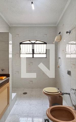 Casa à venda com 219m², 4 quartos e 4 vagas Casa à venda com 219m², 4 quartos e 4 vagasBanheiro 2