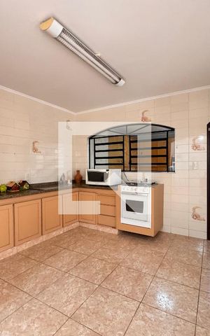 Casa à venda com 219m², 4 quartos e 4 vagas Casa à venda com 219m², 4 quartos e 4 vagasCozinha