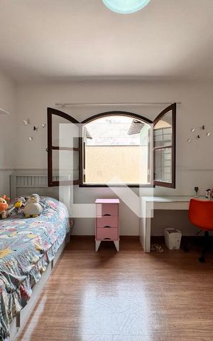 Casa à venda com 219m², 4 quartos e 4 vagas Casa à venda com 219m², 4 quartos e 4 vagasQuarto 2