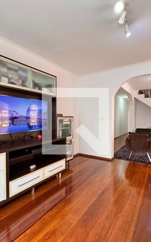 Casa à venda com 219m², 4 quartos e 4 vagas Casa à venda com 219m², 4 quartos e 4 vagasSala
