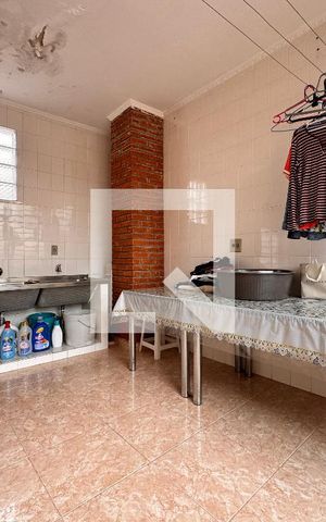 Casa à venda com 219m², 4 quartos e 4 vagas Casa à venda com 219m², 4 quartos e 4 vagasLavanderia